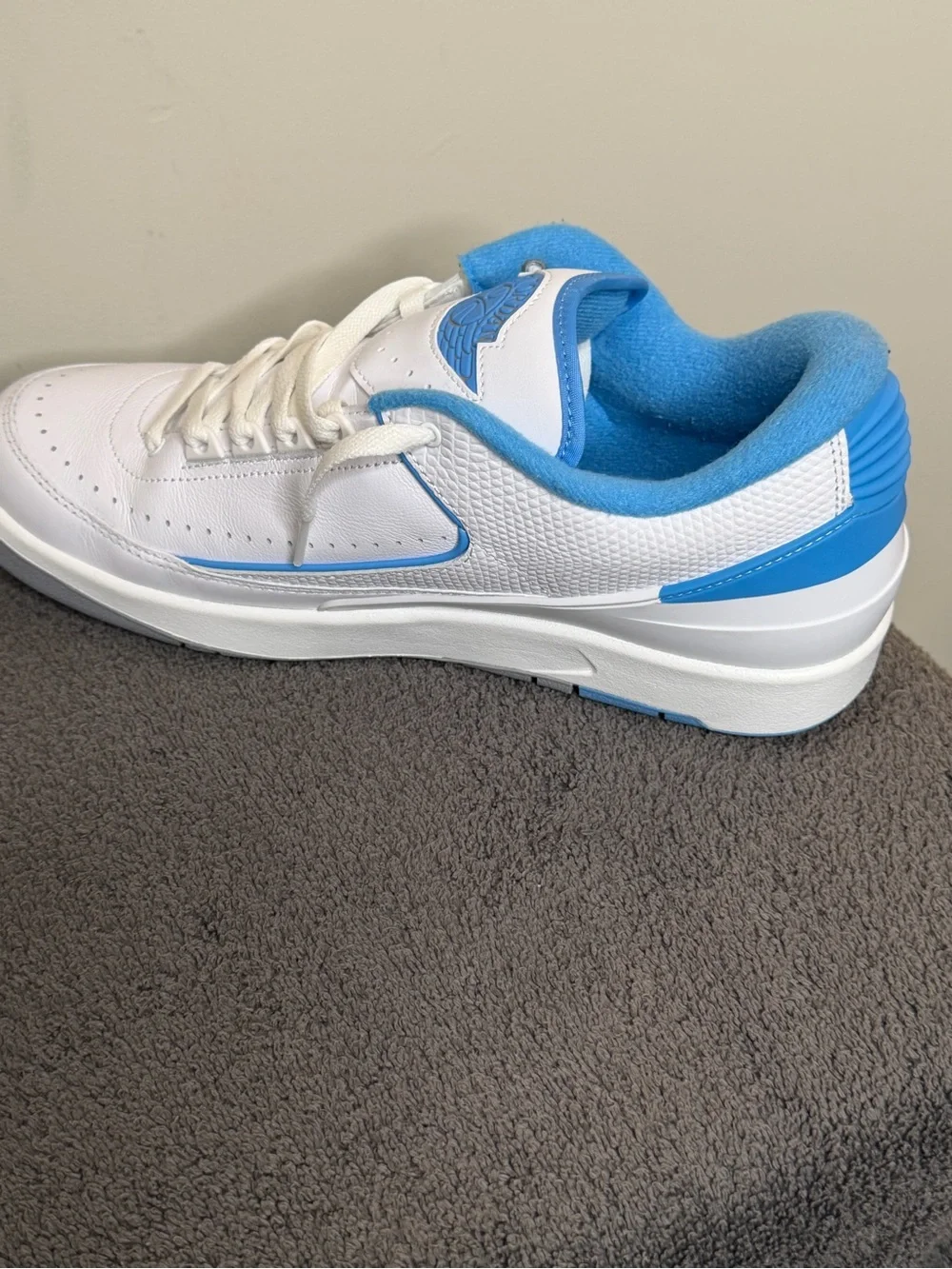 Air Jordan 2 Retro Low UNC University Blue White Men’s size 11